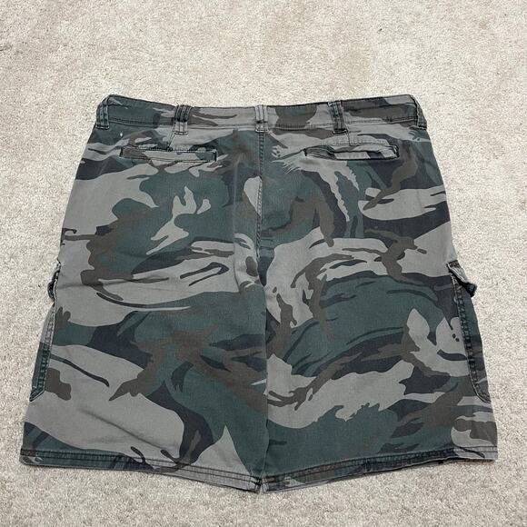 Wrangler Relaxed Fit Camo Cargo Shorts 38W - Picture 1 of 8